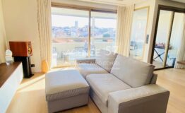 ANTIBES - VIEIL ANTIBES - Appartement 3P avec Terrasse Rénové