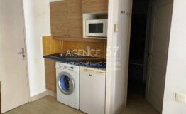 Appartement 2 pièces meublé avec terrasse dans une résidence avec piscine