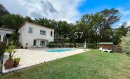 VILLA située à MOUGINS quartier résidentiel