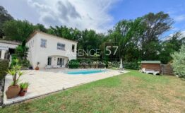 VILLA située à MOUGINS quartier résidentiel