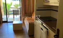 Appartement 2 pièces meublé avec terrasse dans une résidence avec piscine