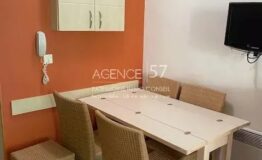 Appartement 2 pièces meublé avec terrasse dans une résidence avec piscine